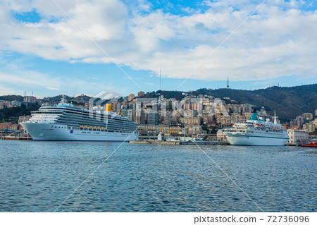 Port and cityscape from Porto Antico in Jonova, Italy 72736096