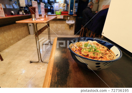 Meat soba, lunch, standing eating soba, soba shop 72736195