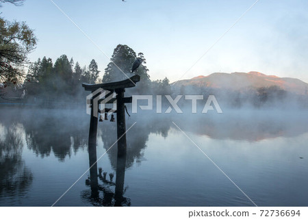 Kinrin Lake Fantastic Morning 72736694