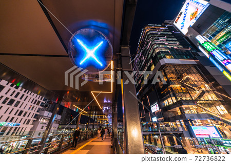 Tokyo cityscape in Japan: The aerial corridor that appeared at the west exit of Shibuya Station and the futuristic "3D aerial signage" 72736822