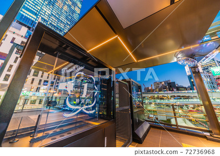 Tokyo cityscape in Japan: The aerial corridor that appeared at the west exit of Shibuya Station and the futuristic "3D aerial signage" 72736968