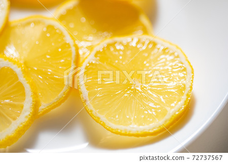Slices of lemon with plenty of juice photo material Slices of lemon with plenty of juice photo material 72737567