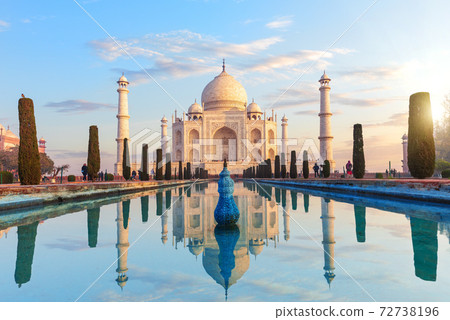Taj Mahal complex in Agra, Uttar Pradesh, India Taj Mahal complex in Agra, Uttar Pradesh, India 72738196