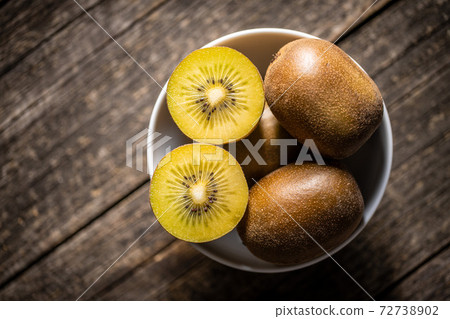 Halved ripe yellow kiwi fruit. Halved ripe yellow kiwi fruit. 72738902