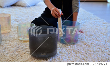 Play the sound of a crystal bowl 72739771