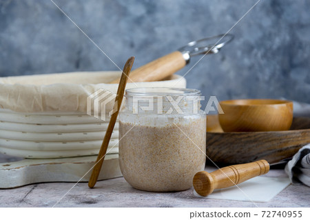Starter sourdough. Baking homemade bread with wild sourdough and wholemeal flour. 72740955
