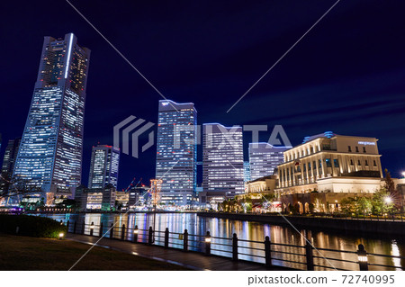 橫濱港未來運河的夜景 橫濱港未來運河的夜景 72740995