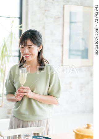 Wine girls Wine girls 72742943