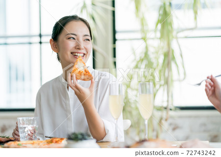 家庭聚會 72743242