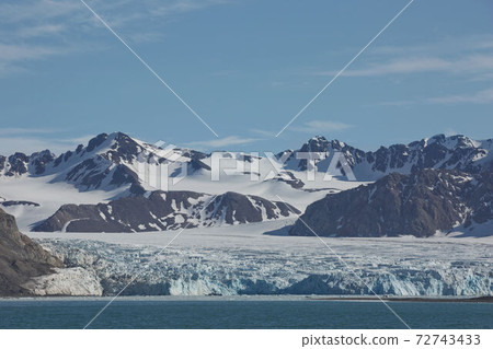 Mountains, glaciers and coastline landscape close to a village called Ny-Alesund located at 79 degree North on Spitsbergen 72743433