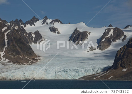 The coastline and mountains of Liefdefjord in the Svalbard Islands (Spitzbergen) in the high Arctic 72743532