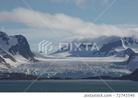 The coastline and mountains of Liefdefjord in the Svalbard Islands (Spitzbergen) in the high Arctic 72743546