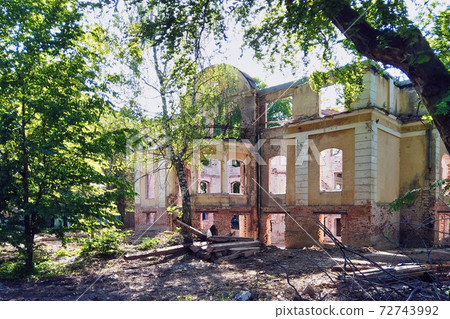 Old abandoned ruined mansion house in Kaliningrad 72743992