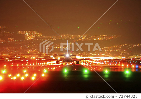 airplane  72744323