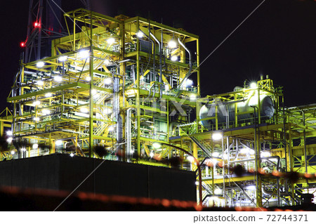 Factory night view 72744371