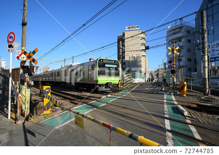 December 49 Daini Nakazato Railroad Crossing in Kita-ku (the last railroad crossing on the Yamanote Line) 72744785