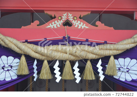 Note: Shimenawa / Chrysanthemum Crest (Miyagiken Gokoku Shrine Worship Hall / 1 Kawauchi, Aoba-ku, Sendai City, Miyagi Prefecture) 72744822