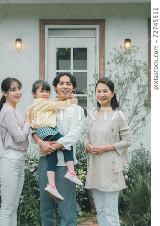 Three generations family Three generations family 72745511