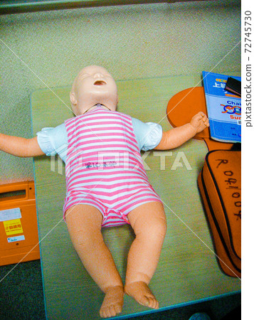 公司的救生急救班 72745730