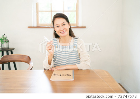 Housewife veteran housewife 72747578