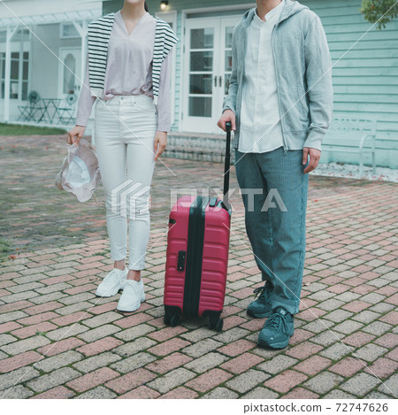 Men and women going on a trip Men and women going on a trip 72747626