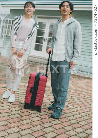 Men and women going on a trip Men and women going on a trip 72747627