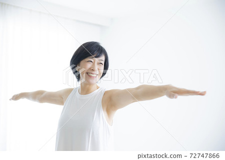 A woman in her 50s doing yoga A woman in her 50s doing yoga 72747866