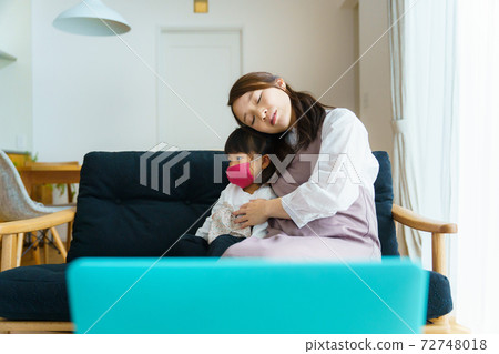 Online medical treatment image 72748018