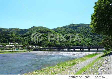 Fresh green Arashiyama Togetsu-bashi 72748708