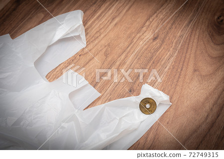 Paid shopping bag 72749315