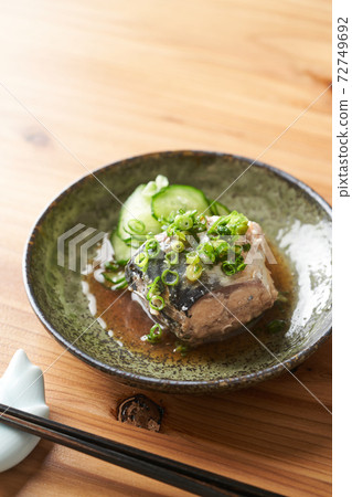 Boiled mackerel with ponzu sauce 72749692