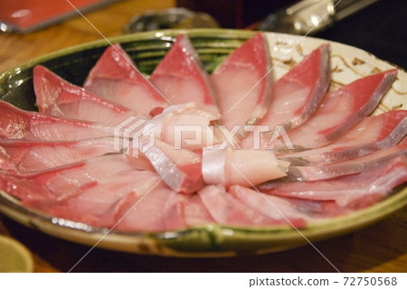 Image of yellowtail shabu-shabu (Toyama) Image of yellowtail shabu-shabu (Toyama) 72750568
