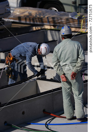 On-site supervision On-site supervision 72751675