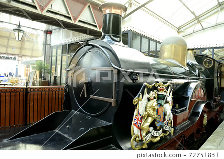 Steam locomotive with the coat of arms of the British royal family 72751831