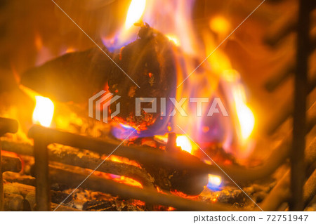[Winter material] Flame burning in the fireplace [Nagano Prefecture] 72751947