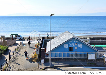 Nishihama coast seen from the pedestrian bridge 72756756