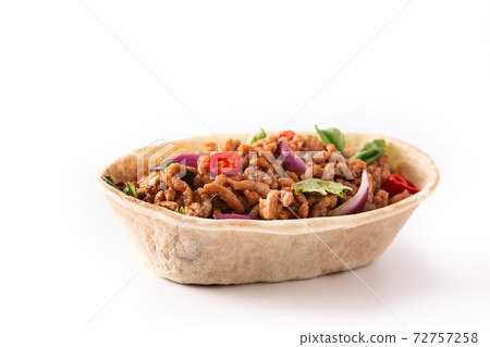 Mexican barquita taco with beef, chilli, tomato, onion and spices Mexican barquita taco with beef, chilli, tomato, onion and spices 72757258