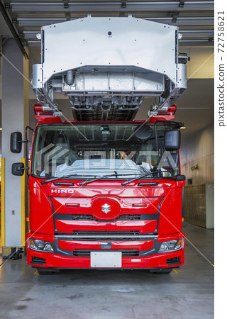 Stand-by fire engine, fire engine, emergency vehicle, ladder vehicle Stand-by fire engine, fire engine, emergency vehicle, ladder vehicle 72758621