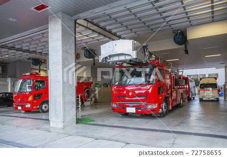 Fire engine on standby Fire engine Emergency vehicle Fire engine on standby Fire engine Emergency vehicle 72758655