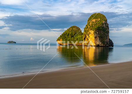 Beautiful morning at Pranang Cave Beach, Railay, Krabi, Thailand Beautiful morning at Pranang Cave Beach, Railay, Krabi, Thailand 72759157