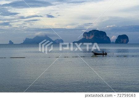 Beautiful morning at Pranang Cave Beach, Railay, Krabi, Thailand Beautiful morning at Pranang Cave Beach, Railay, Krabi, Thailand 72759163