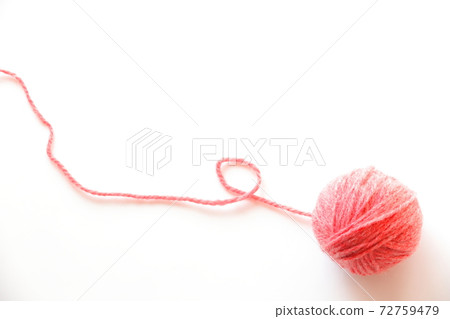Pink yarn ball 72759479