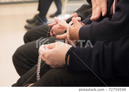 葬禮參加者 72759599