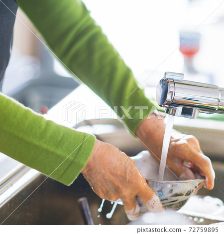 Dishwashing, water work, senior female, Japanese Dishwashing, water work, senior female, Japanese 72759895