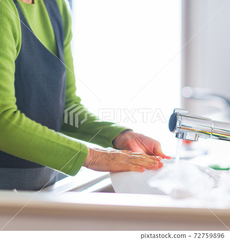 Dishwashing, water work, senior female, Japanese Dishwashing, water work, senior female, Japanese 72759896