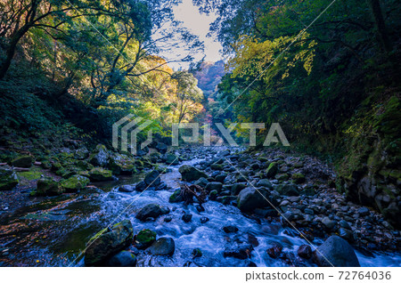 Autumn Amanoiwato Shrine and a refreshing canyon Autumn Amanoiwato Shrine and a refreshing canyon 72764036