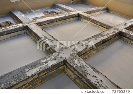 weathered ceiling wood beams 72765279