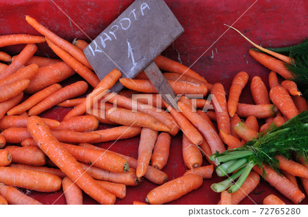 carrots and price sign 72765280