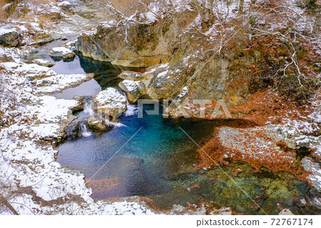Shiman河和冬天的坑 72767174