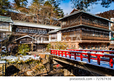 Winter memories of snow on the red bridge of Shima Onsen Ryokan Shima Onsen, which is said to be a model of the anime Spirited Away 72767436